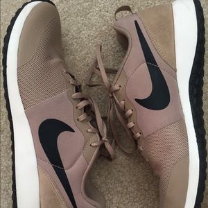 Nike tan athletic shoes
